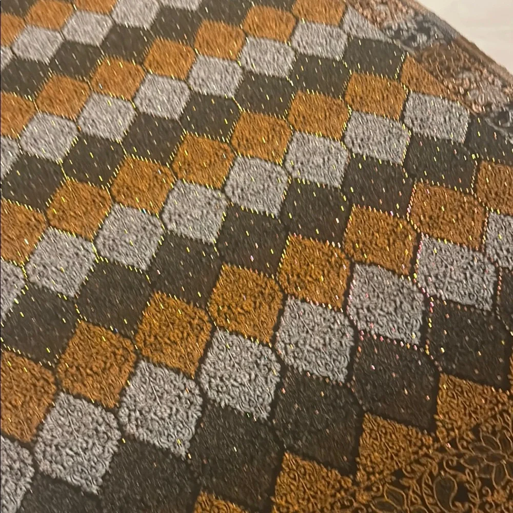 Elegant Geometric Patterned shawl or runner - Picture 7 of 10